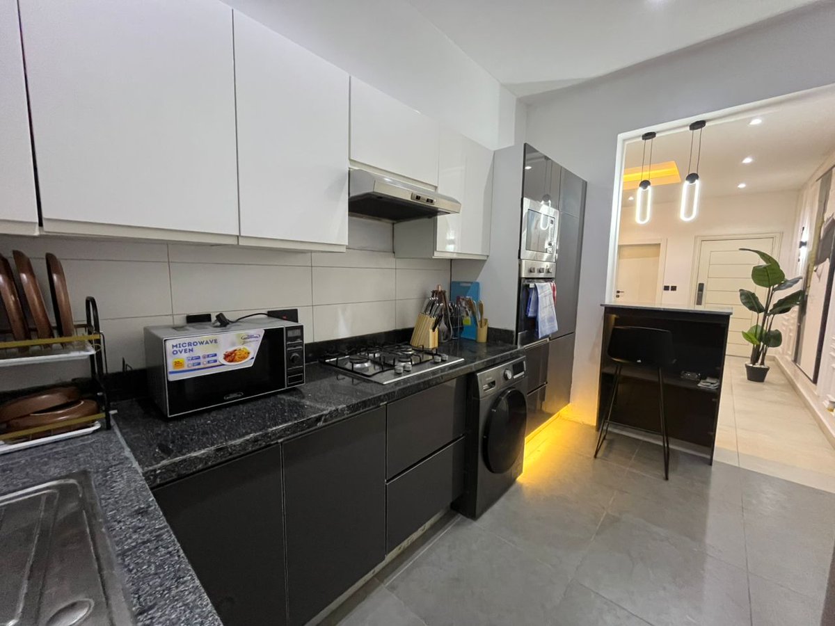 IsijayneLuxury's tweet photo. 1 bedroom apartment on the 3rd floor

Location: Oniru, Victoria Island, Lagos

Features
24 hours electricity
Fast Unlimited Wireless internet access (WIFI)
Gated compound with round the clock uniformed security guards and CCTV cameras 
Contemporary furnished living room 
A thread https://t.co/0qWAnepylq
