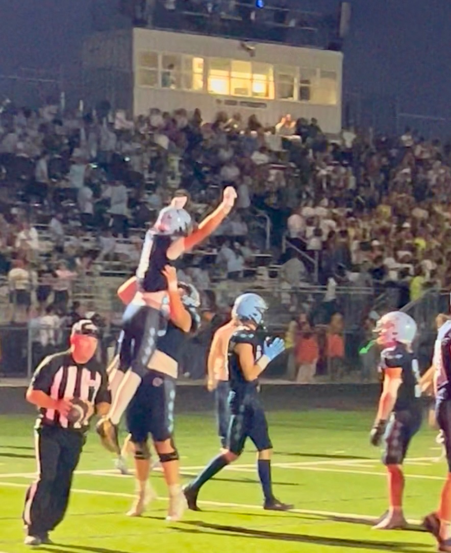 PeytonHigginson's tweet image. The sequence…Find it, catch it, celebrate!! 🔥🏈 @RyderHales12 @SpencerHop65 @hills_salem @utahpreprag #throwitup #onehanded #touchdown @MaxPreps @SlingintheP