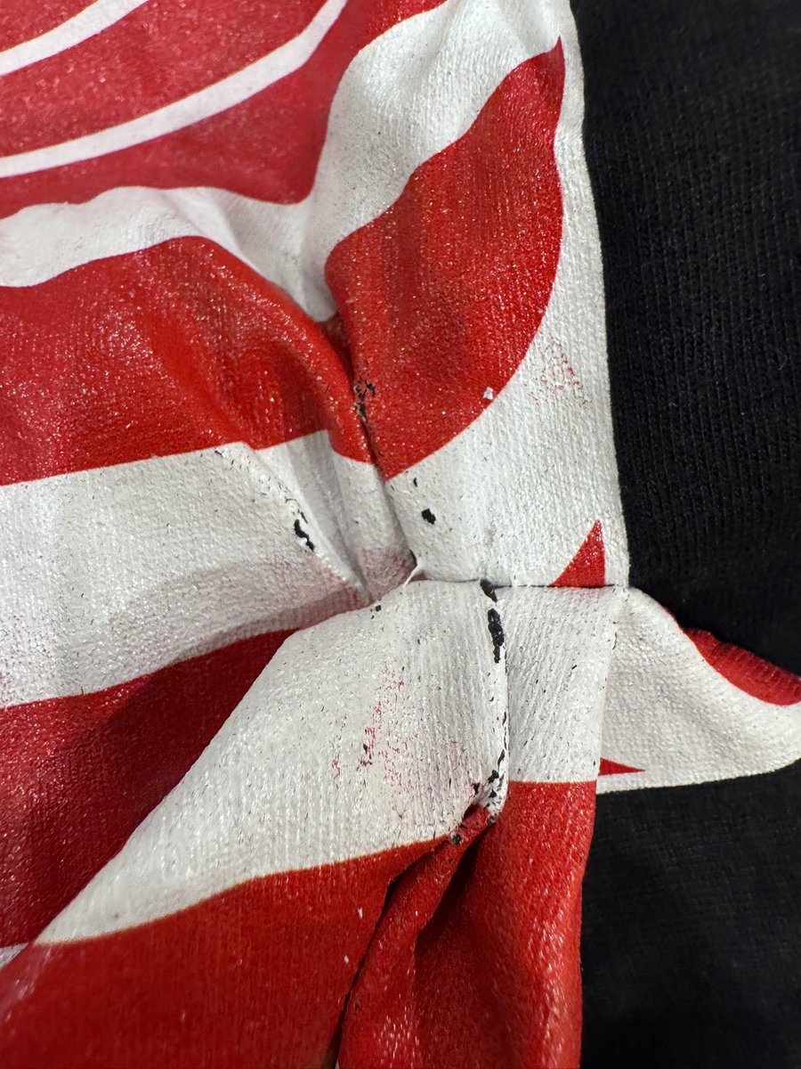 AlanMi2i's tweet photo. @AthletePS Hello,

Order number 544471 need a replacement for the 2 men’s Nike XL, the way you packed it when it was sent to me made these 2 fuse together and completely destroy the logo. See pictures for proof https://t.co/Tcm1VIyejU