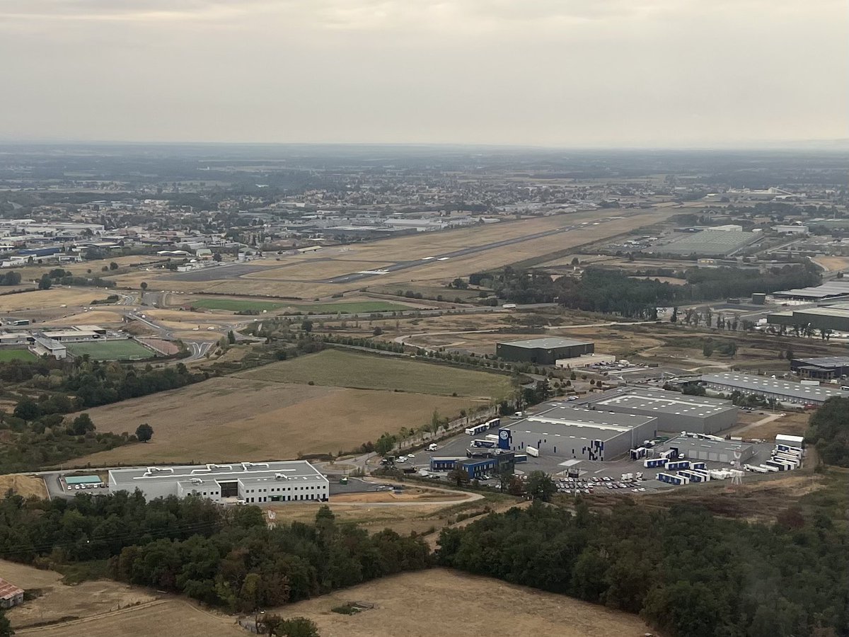 jmesure33's tweet photo. Août = Navigations ✈️ en @NvelleAquitaine et en @auvergnerhalpes Atterrissages 🛬 sur des terrains connus #Soulac #Rochefort mais aussi découverte de nouveaux aérodromes #SaintEtienne #Roanne https://t.co/xqDzzyfDw3