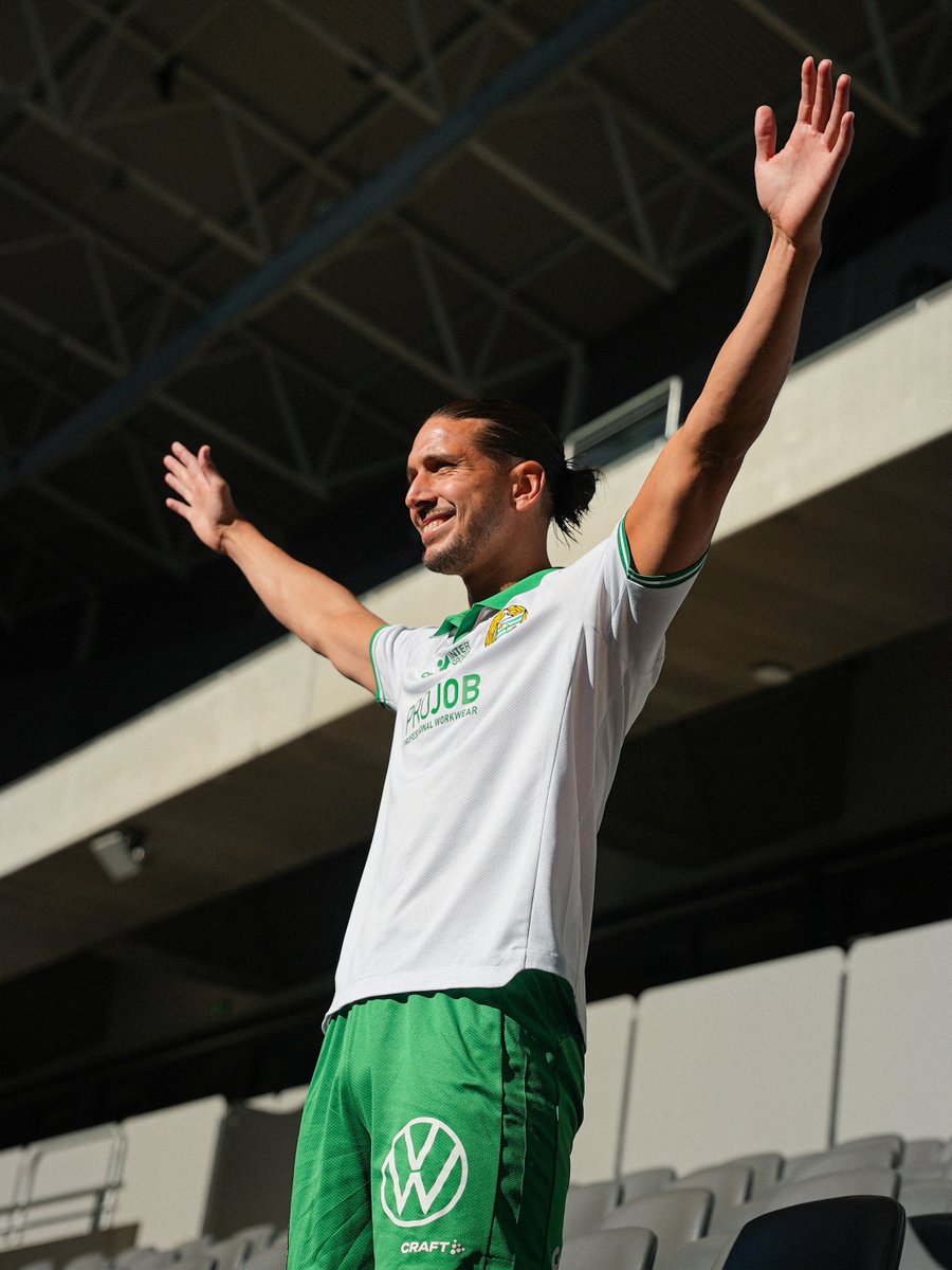 "...och nu står jag här, evigt kär" 💚

#Bajen