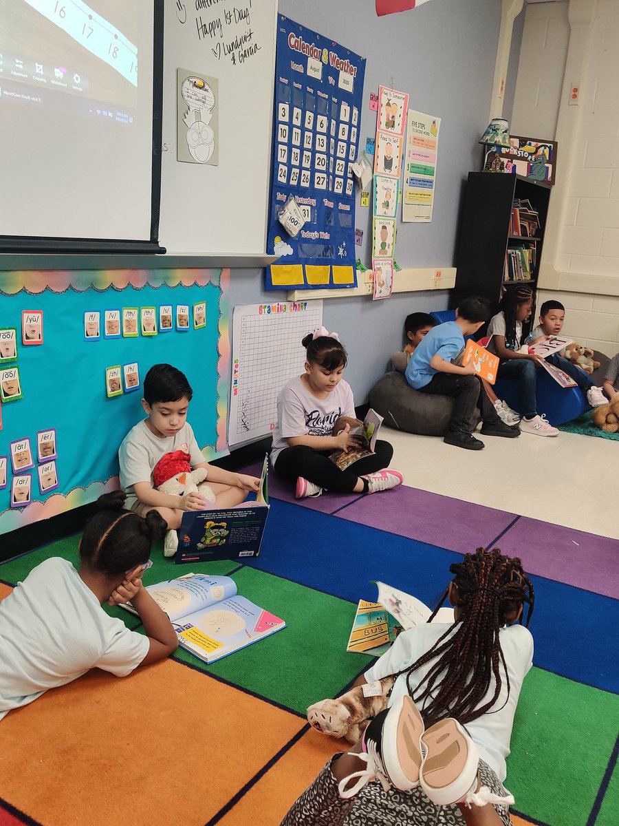 hixsecondgrade's tweet image. Daily 5 read to self or read to partner @NISDCarlosCoon