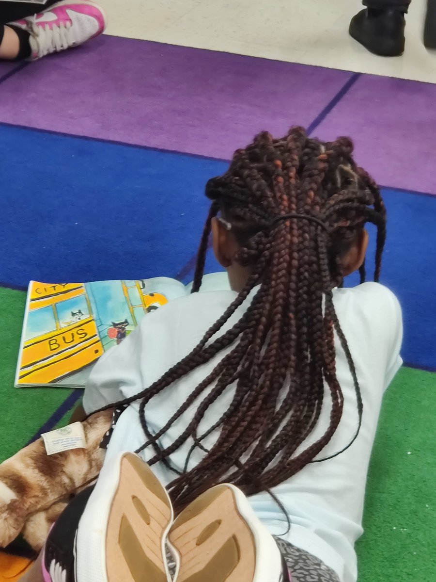 hixsecondgrade's tweet image. Daily 5 read to self or read to partner @NISDCarlosCoon