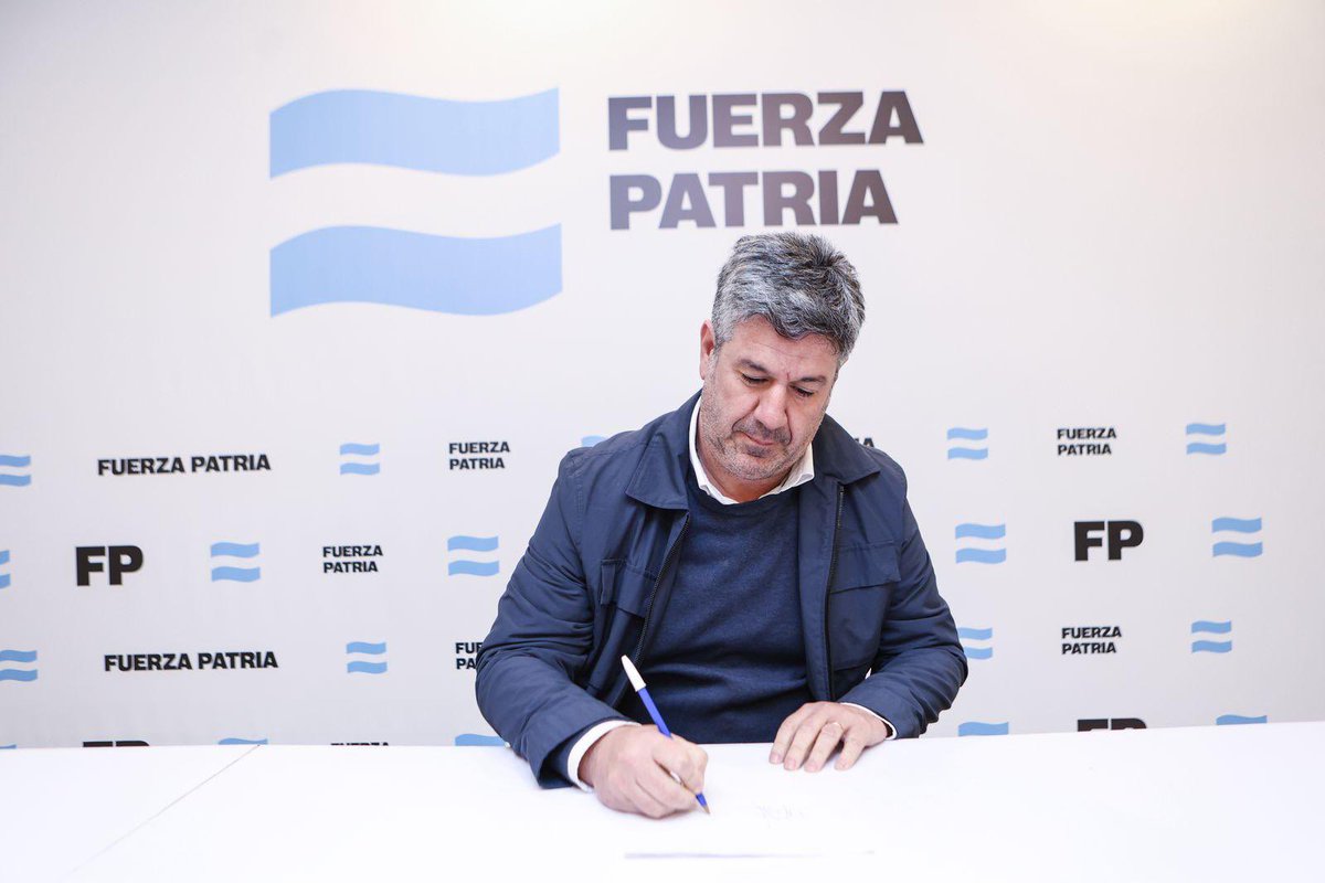 Luis Calderaro (@lulycalderaro) on Twitter photo ✍🏼Es un honor firmar la lista del peronismo como Diputado Nacional en nombre de Bahía Blanca, de su gente y de nuestro intendente <a href="/fsusbielles/">Federico Susbielles</a> ✍🏼Es un honor firmar la lista del peronismo como Diputado Nacional en nombre de Bahía Blanca, de su gente y de nuestro intendente <a href="/fsusbielles/">Federico Susbielles</a>