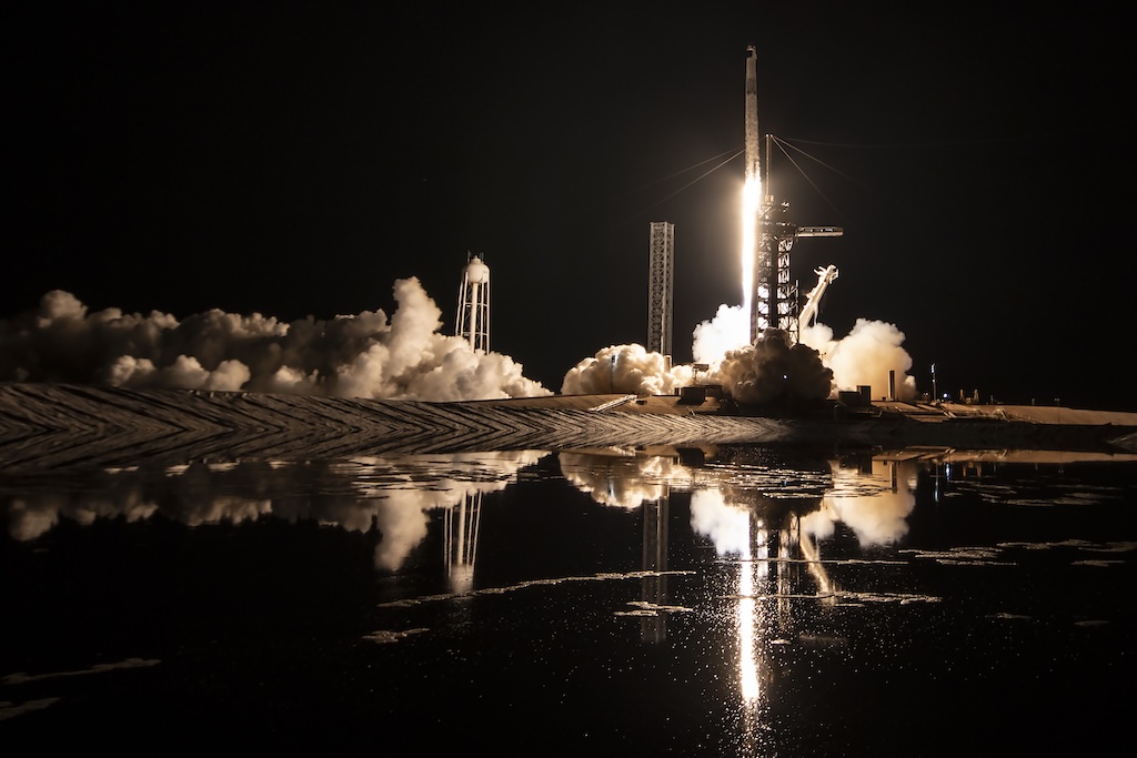 AstroPeggy's tweet image. Great shots of the #Ax4 launch captured by @SpaceX