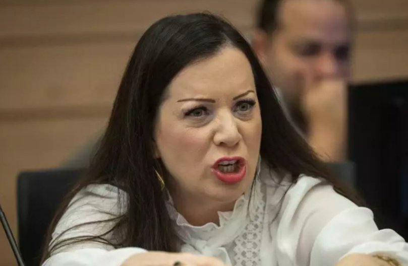 ביביסטים,
זה שהיצור הזה מקום ראשון בפריימריז רק מסביר כמה איבדתם כיוון, כמה שרע הפך אצלכם לטוב, אתם מחריבים כל חלקה טובה שעוד נשארה כאן.