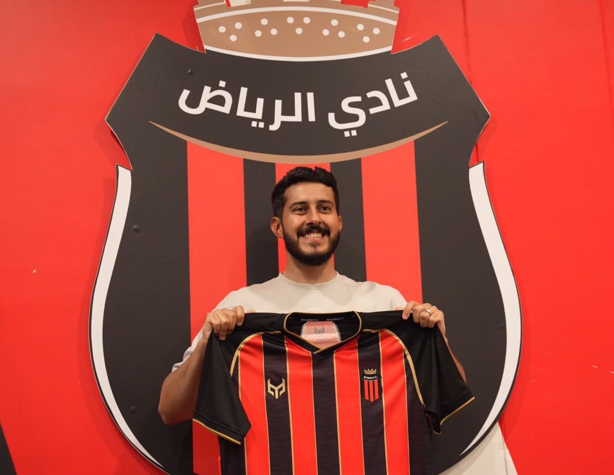 🚨🚨🚨💣 عاااااااااااااااااااااااااااااااااااااااااااااااااجل  :

اليوتيوبر الشهير ريان أوسمز (29 عام) إلى نادي #الرياض .. ويخوض تجربته الأولى كـ حارس مرمى في دوري روشن ⚽️😱

تم التوقيع مع نادي #الرياض على أول عقد احترافي في مسيرته!!!!!