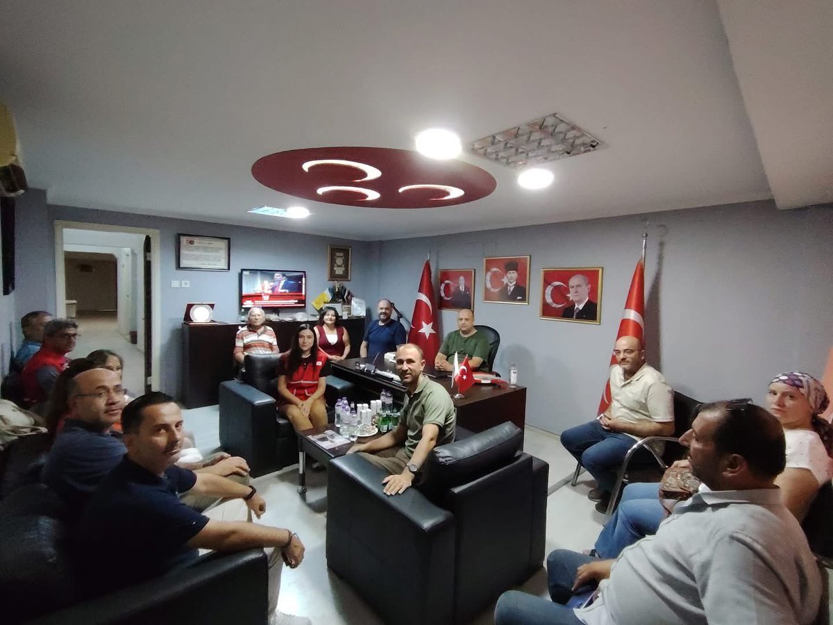 Ödemiş MHP İlçe Başkanı Sn. Ceyhun Kınlı ve Yönetimini; Türk Kızılay Ödemiş Kan Merkezi Müdürü Sn. Nesrin Girgin, Ödemiş Kan Alma sorumlusu Sn. Cem Kocaman ve Yönetim Kurulu üyelerimizle ziyarette bulunduk.