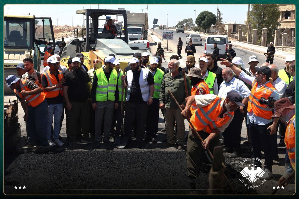 اليوم أطلقنا حملة #ريف_دمشق_بخدمتكم، لأننا نؤمن أن من حق كل مواطن أن يحيا بكرامة في بيئة خدمية لائقة.
نبدأ بخطوات ملموسة: تعبيد وتأهيل الطرق، صيانة آبار المياه، تحسين النظافة والصرف الصحي، ترميم المدارس والمراكز الصحية، وتطوير مراكز خدمة المواطن.1/3