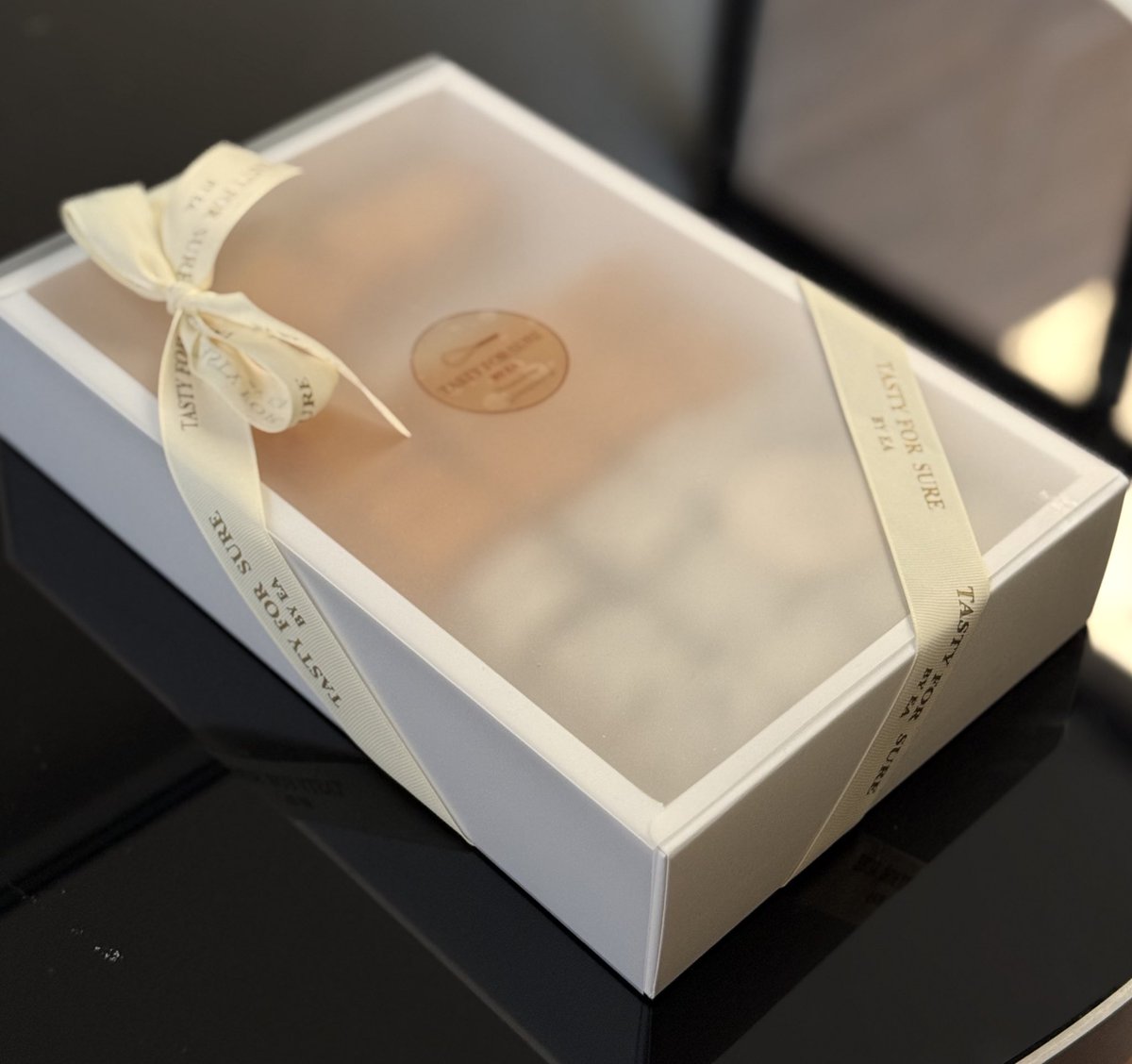 تجربة فاخرة ✨
لامينغتون حلى منزلي
بجوز الهند المحمّص 
من <a href="/tastyforsure/">Tasty for sure BY EA</a> 🥥🔥

والله الطعم يجنن 😋 الكيكة خفيفة، والشوكولاتة خطيرة، والجوز هند يقرمش ويعطي نكهة غير 👌🏼
الجودة واضحة وأنصحكم تجربونه 🤩

للطلب 
wa.me/966532144656

تجربة شخصية