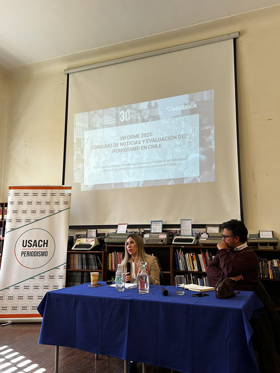 CatalinaGaeteS's tweet photo. Hoy en la Escuela de Periodismo de @usach escuchando a @claumellado presentar el informe de consumo y evaluación del periodismo en Chile. Un doble click a su metodología y resultados. Gracias a Claudia, a @periodism_usach y su director @FlacoFaure por la oportunidad! https://t.co/Cjvish3yRH