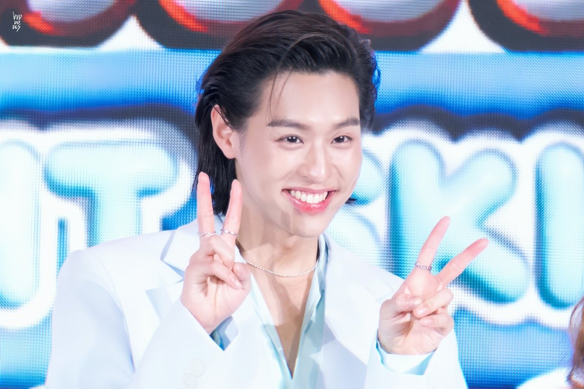 vvddodls's tweet photo. สดใสมากค้าบ รอยยิ้มแบบพ้าาาาอาทิดยิ้มแฉ่งตอนจะค่ำ 🥹🤏🏻🌞🧡✨️

#BANOBAGIxBillkin
#bbillkin https://t.co/LYI2iWRa4o