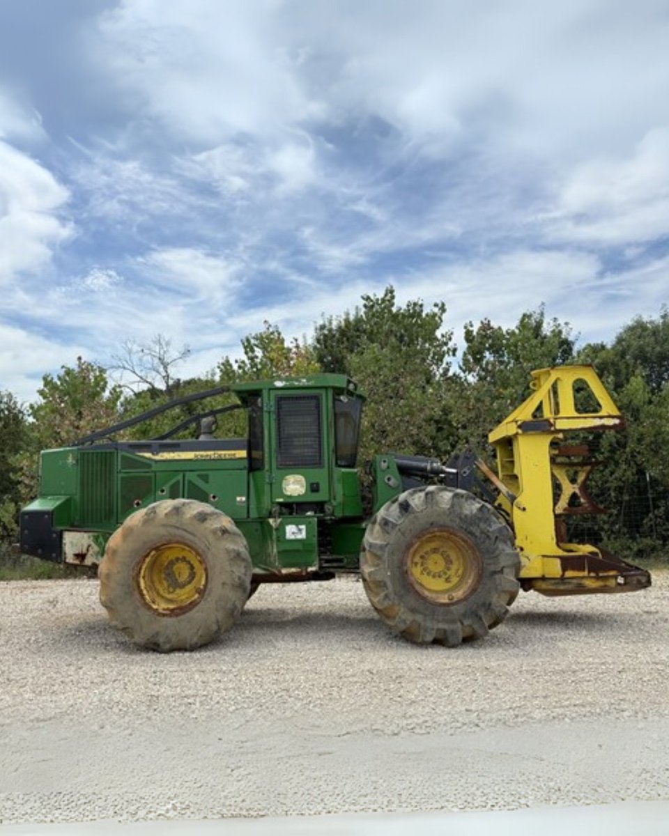 ⭐LIVE AUCTION⭐ 
This 𝟐𝟎𝟏𝟗 𝐃𝐄𝐄𝐑𝐄 𝟖𝟒𝟑𝐋 𝐈𝐈 is on auction RIGHT NOW: 
Current Bid - $10,200 

Place your bids now at ow.ly/SWvA50WIiAq -- but act fast, this sale ends TOMORROW! 

And be sure to check out the other forestry equipment available on auction 🌲