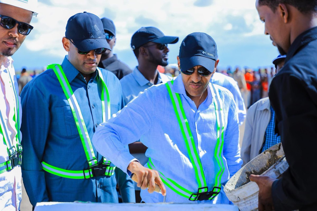 Mustafe_M_Omer's tweet photo. Together with the Minister of Irrigation and Lowlands, H.E Dr. Abraham Belay inaugurated Hadhagala Regional Livestock Laboratory, in Sitti Zone. The Laboratory is built with a total cost of ~130 million Birr and is expected to provide services for over 678,000 livestock. This is the fifth similar Laboratory constructed since 2018, which takes the total number of Regional Livestock Laboratories in the region to six. These facilities will strengthen livestock health and productivity, improve food safety and household incomes, and support regional and national disease control and outbreak response. 

Also laid the foundation stone for the construction of a 30km gravel road which will link Hadhagala district with the fertile Gabi farmlands.
