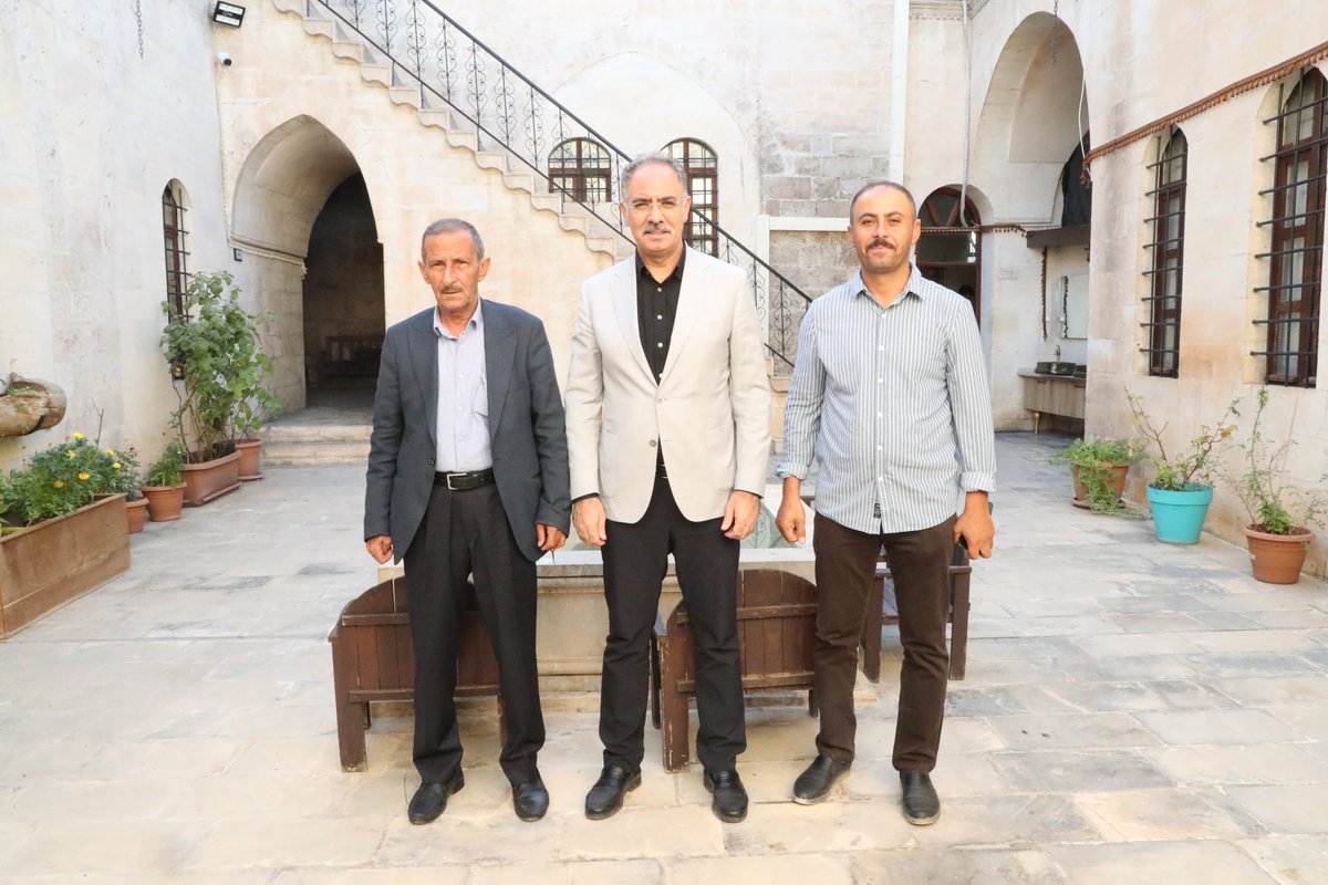 Eyyübiye ilçemiz muhtarlarıyla yaptığımız istişarede, mahallelerimizin sorunlarını ve beklentilerini ele aldık.

İlgili birimlerimize gerekli yönlendirmeleri yaparak sürecin takipçisi olacağız.

Birlikte daha güçlü bir Eyyübiye için çalışıyoruz.