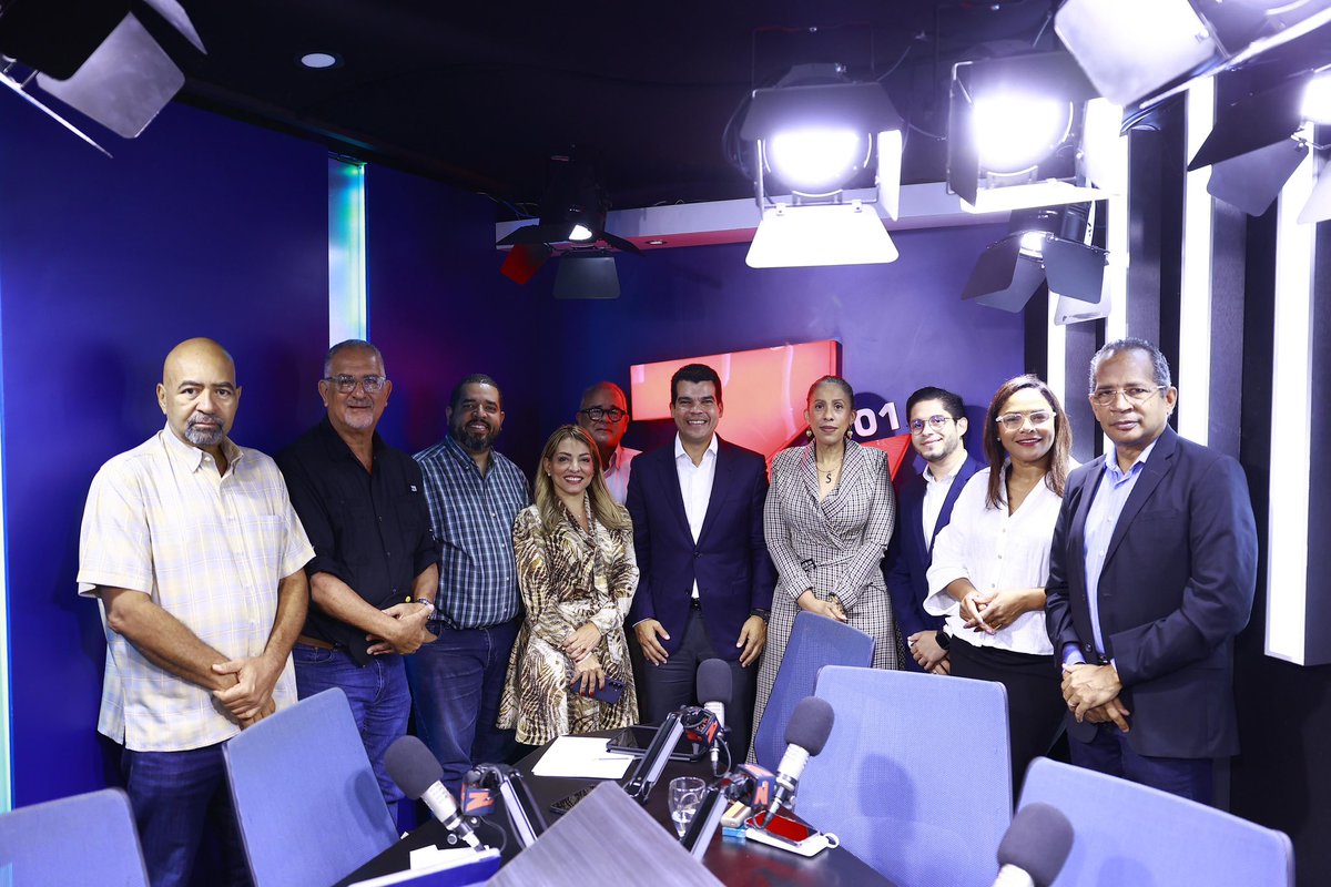 warnaudbisono's tweet photo. En #ElGobiernoDeLaMañana @z101digital compartimos nuestra experiencia junto al BID en Washington, los avances en agua y saneamiento en RD y proyectos próximos como el saneamiento de las zonas turísticas del Este. #SomosINAPA https://t.co/CyJ9QDIaYj