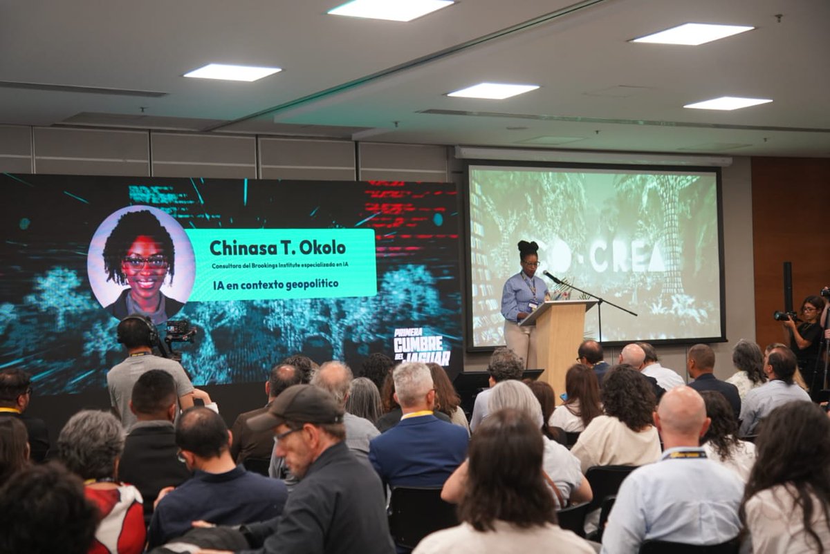 #AEstaHora desde #ConexiónSummit 2025 damos apertura a la #CumbreDelJaguar 🐆, una iniciativa de <a href="/CocreaOrg/">COCREA</a> para abrir un espacio de diálogo 🗣️informado, crítico y plural sobre los impactos de la IA Generativa en el ecosistema cultural y creativo. 🎨🎤🎼

▶️Conéctate con la