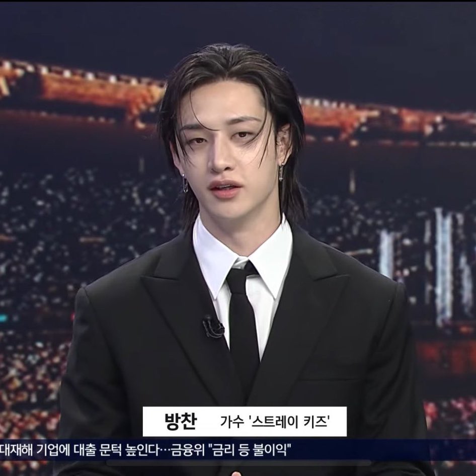 gnabnahc97chris's tweet photo. BANG CHAN ON KOREAN NEWS!!!! https://t.co/EyEI9iR1Sq