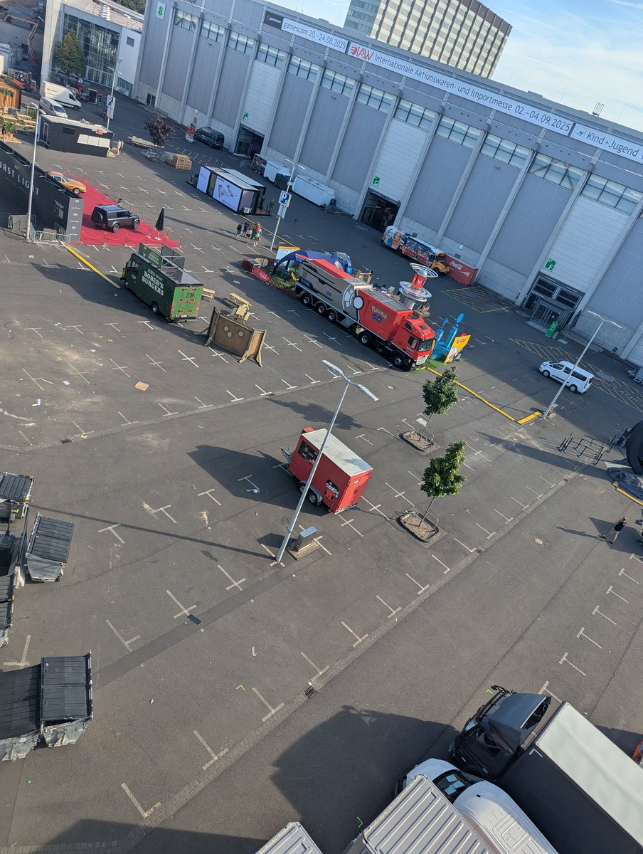 Hinter Halle 8. Welches Drama wird es dieses Jahr geben? 🫠