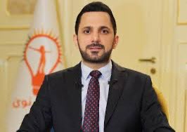 التهم الموجَّهة إلى شاسوار عبد الواحد، رئيس أكبر كتلة برلمانية معارضة في الإقليم ورئيس ثالث حزب سياسي، هي:
✦ دعم التظاهرات.
✦ قال وقلت.. بدون أي دليل.
✦ تعليق على فيسبوك.

الحمد لله أنه ليس متهماً لا بسرقة قوت الناس، ولا بتهريب النفط، ولا بقتل المتظاهرين والناشطين والصحفيين.