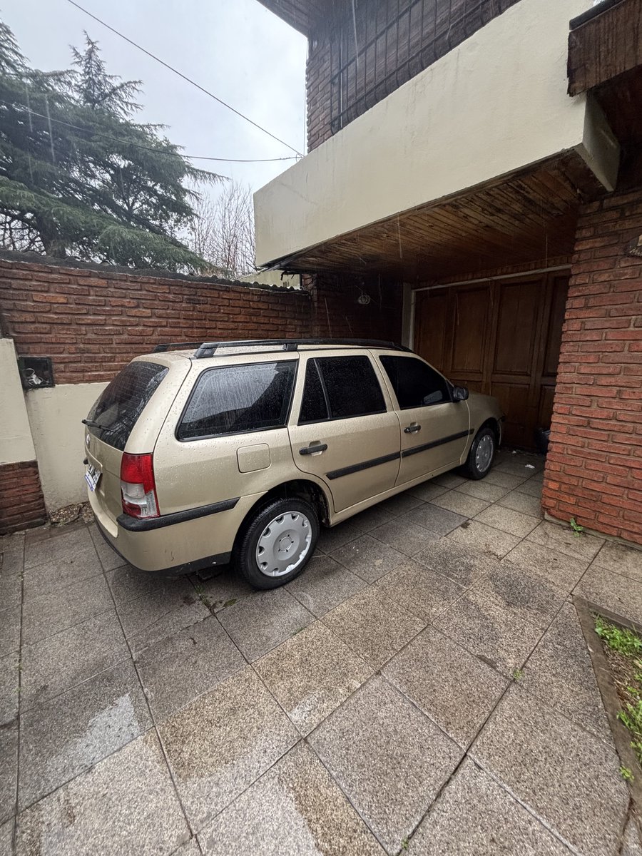desoraiz_'s tweet photo. Me compré esta nave espacial(?) 

Cuando transferi el dueño me dice “estacione alla la CAMIONETA” kjjjj https://t.co/lrAc7fUYSO