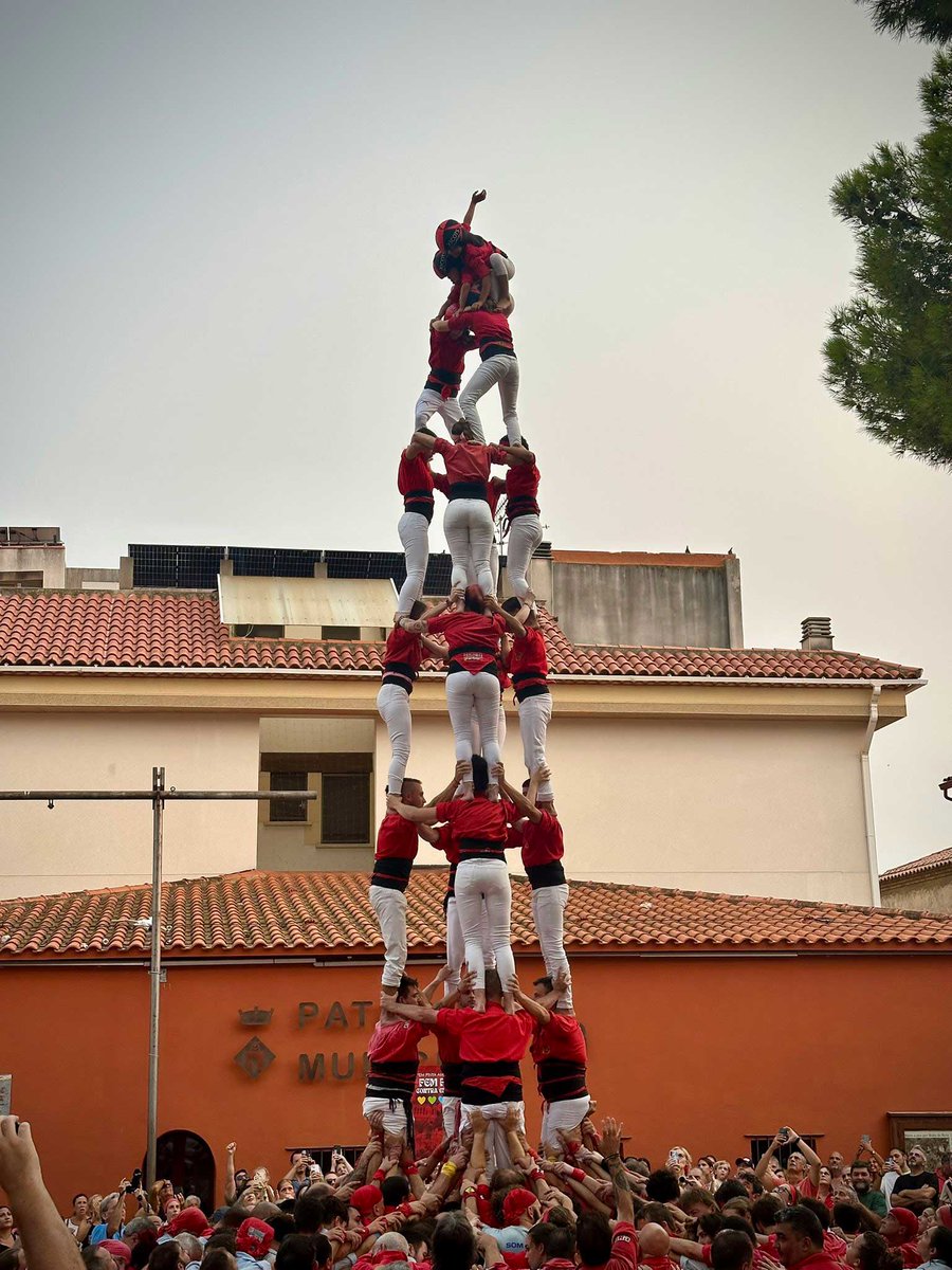 🔴 Els <a href="/Xicots/">Xicots de Vilafranca</a> han tornat a descarregar el 4 de 8. Ho han fet per partida doble: primer a Castelldefels i, després, a Roda de Berà. I, el que és més important, consolidant-lo abans de la seva festa major, on podrien presentar la clàssica de vuit.

➡️ tuit.cat/BorkB