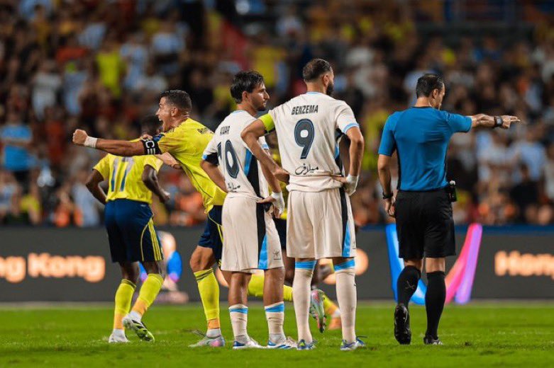 Aziz7amad's tweet image. With you till the end, Captain 💛💙 Let’s bring the trophy home 🏆