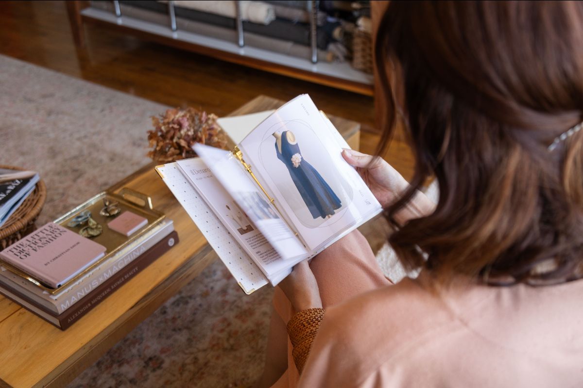 SarahNelsen's tweet photo. The Art of Couture🪡  - https://t.co/GW4oMuQvbV https://t.co/6CZxXWBw8l