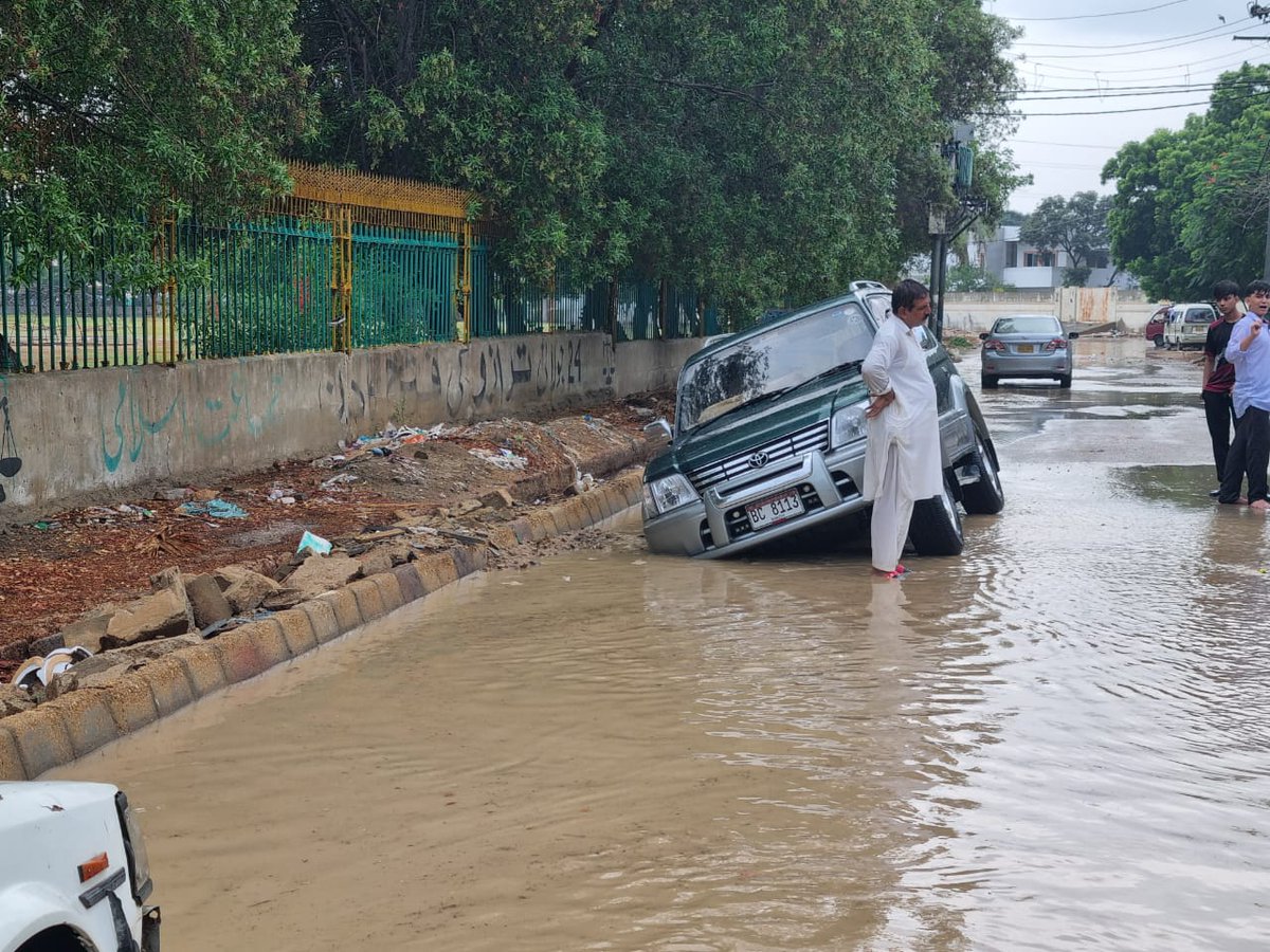 i_mAfridi's tweet photo. One Word For Sindh Government .? 💔 https://t.co/0ZkgARRwcj