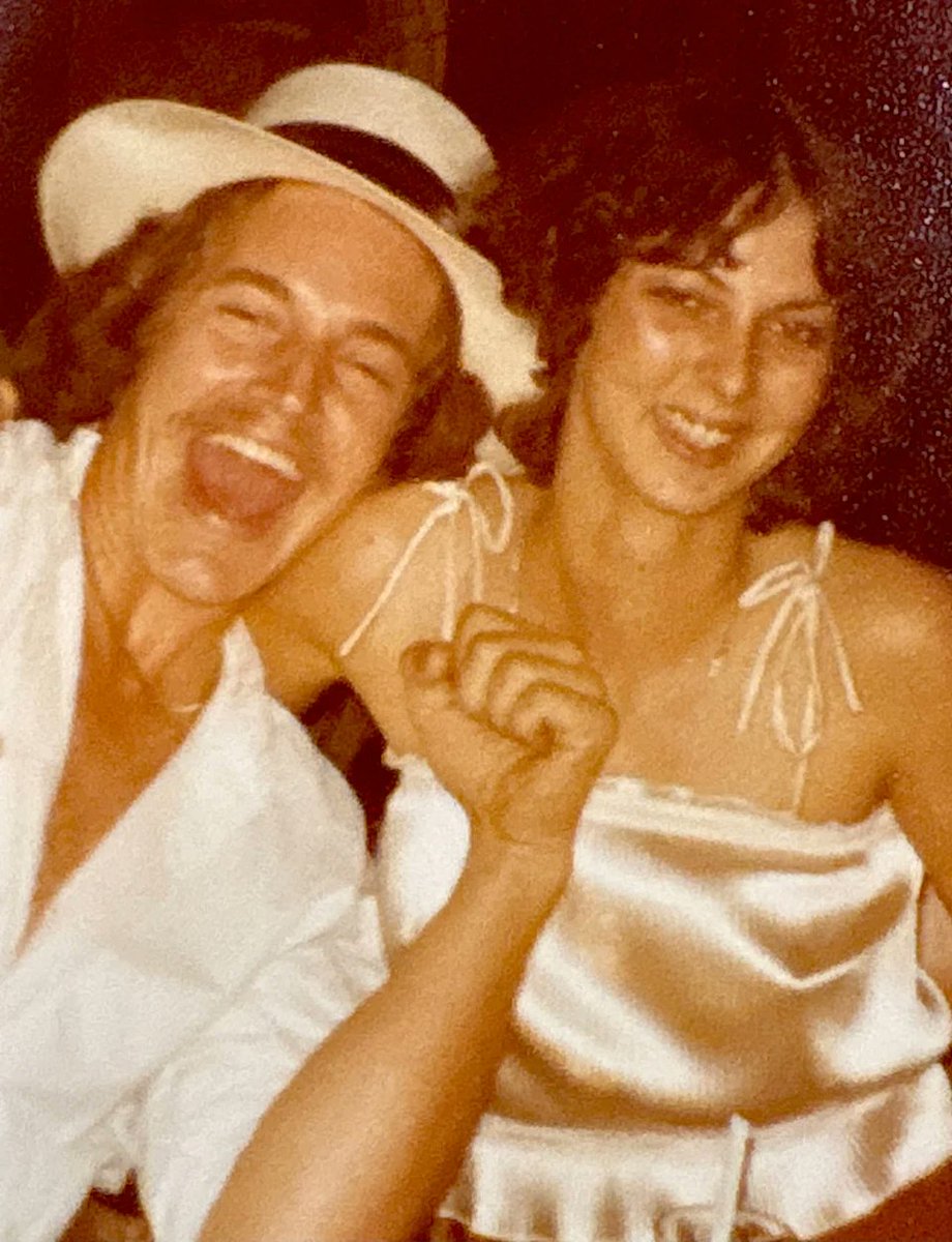 MsBradsher's tweet photo. Randy & Renee White for 8 years lived a love story for the ages filled with love, excitement & adventure, a story that cruelly came to an end in 1982 with Renee's murder.
Renee's killer will be executed tonight in Florida.
#Florida #DeathPenalty #KayleBates #JanetReneeWhite https://t.co/9m4kgKgk1x