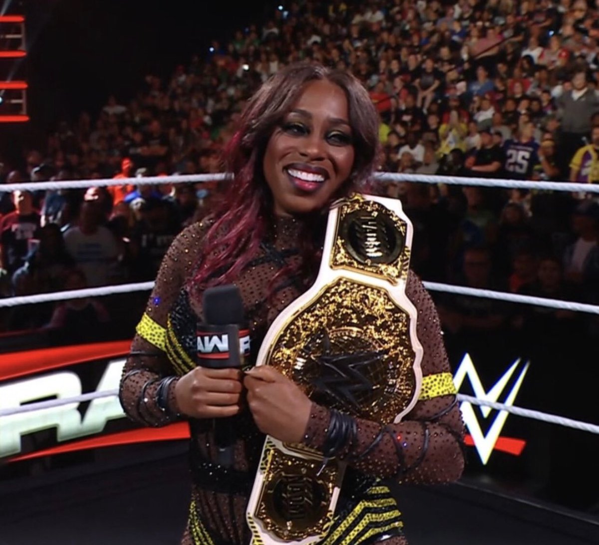 osnapthatsren's tweet image. Iykyk how long & how much Naomi has wanted to be a mom & the journey she’s been thru & things she had goin on & she thought it wouldn’t happen & now she’s pregnant. She’s gonna make a bomb asss momma 🥹😭💚⚠️ #PWC #FeelTheGlow #WWERaw  #BabyUso