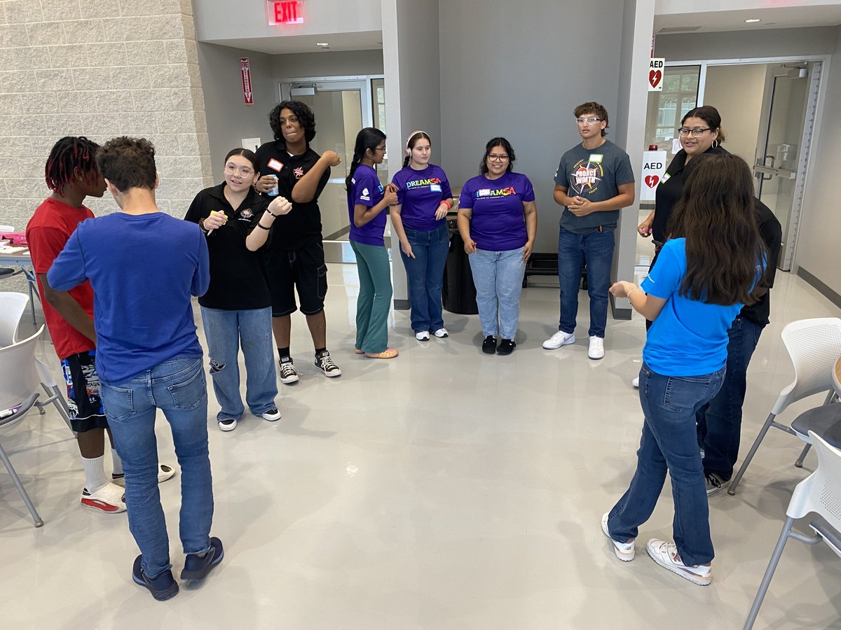 idream_sa's tweet photo. Teen Ambassadors woke up bright &amp; early this past Saturday to attend Search Institute's Youth Lead Workshop.😁 They were able to connect with one another &amp; find ways to build on to their leadership skills to become an even stronger leader in their schools &amp; in their communities! https://t.co/HYKjLeML54