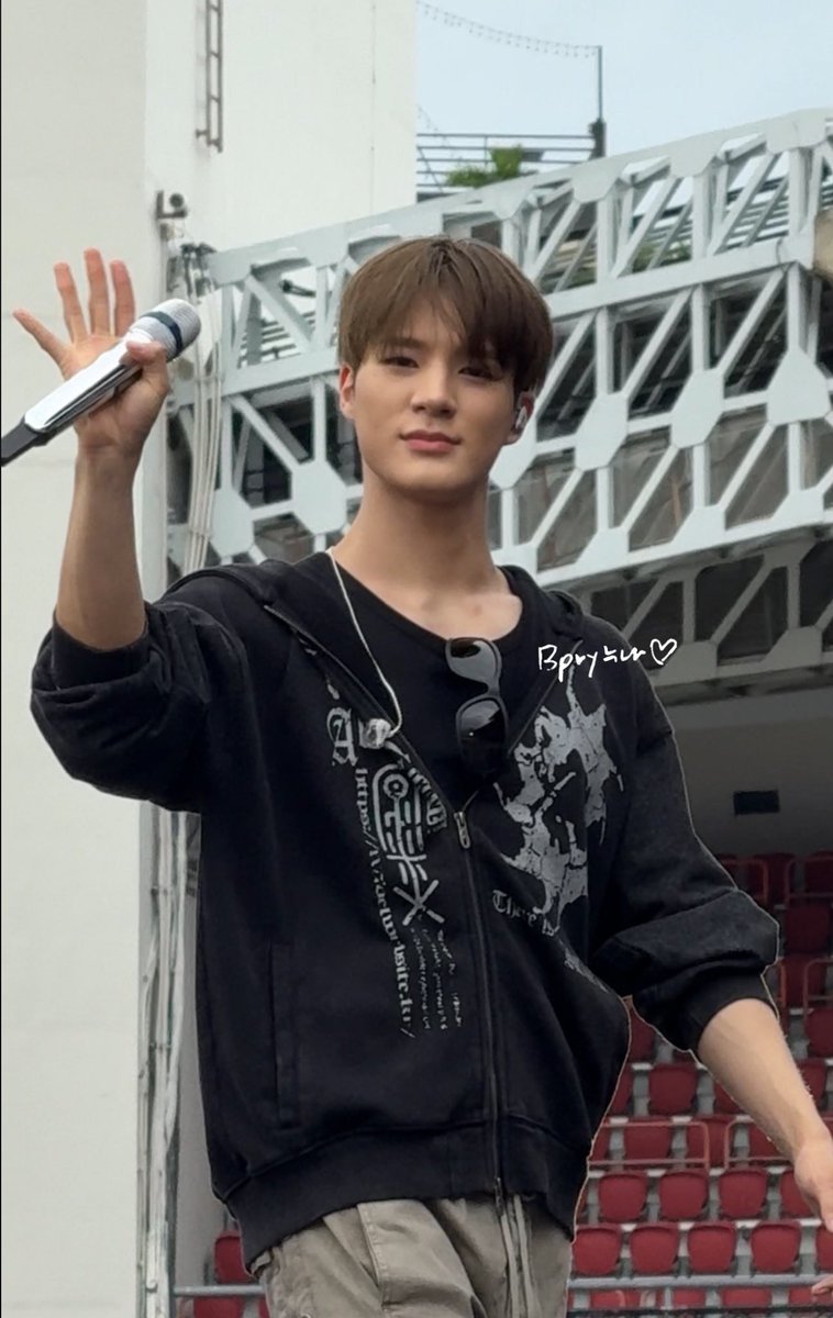 I 🩵 you the most!

JENO IN 9OLDEN SUMMER
#9Yearswith_JENO
#우리_오래가요_제노야