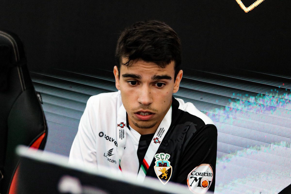 Gonçalo Grilo (@ggrilo_10) on Twitter photo Após 4 épocas termina a minha ligação com o <a href="/SCFarense_/">SC Farense</a>. Agradeço ao clube e a todos os que tornaram isto possível em especial ao Penha que confiou e deu-me oportunidade de mostrar o meu potencial sem eu ter provas dadas! Uma palavra de agradecimento a todos os meus colegas de Após 4 épocas termina a minha ligação com o <a href="/SCFarense_/">SC Farense</a>. Agradeço ao clube e a todos os que tornaram isto possível em especial ao Penha que confiou e deu-me oportunidade de mostrar o meu potencial sem eu ter provas dadas! Uma palavra de agradecimento a todos os meus colegas de