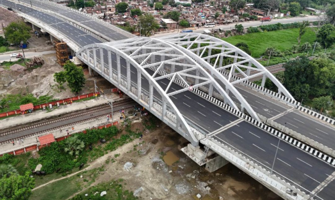 PIB in Bihar (@pib_patna) on Twitter photo 🛣️ बिहार की कनेक्टिविटी को मिलेगी ऐतिहासिक रफ्तार
🇮🇳 प्रधानमंत्री श्री <a href="/narendramodi/">Narendra Modi</a> 22 अगस्त को 6-लेन गंगा पुल (औंटा–सिमरिया) राष्ट्र को समर्पित करेंगे।
🛣️लंबाई: 1.865 किमी
🪙लागत: ₹1871 करोड़
✅ भारी वाहनों की दूरी 100 किमी तक घटेगी
✅ उत्तर और दक्षिण बिहार को सीधा जोड़ेगा 🛣️ बिहार की कनेक्टिविटी को मिलेगी ऐतिहासिक रफ्तार
🇮🇳 प्रधानमंत्री श्री <a href="/narendramodi/">Narendra Modi</a> 22 अगस्त को 6-लेन गंगा पुल (औंटा–सिमरिया) राष्ट्र को समर्पित करेंगे।
🛣️लंबाई: 1.865 किमी
🪙लागत: ₹1871 करोड़
✅ भारी वाहनों की दूरी 100 किमी तक घटेगी
✅ उत्तर और दक्षिण बिहार को सीधा जोड़ेगा