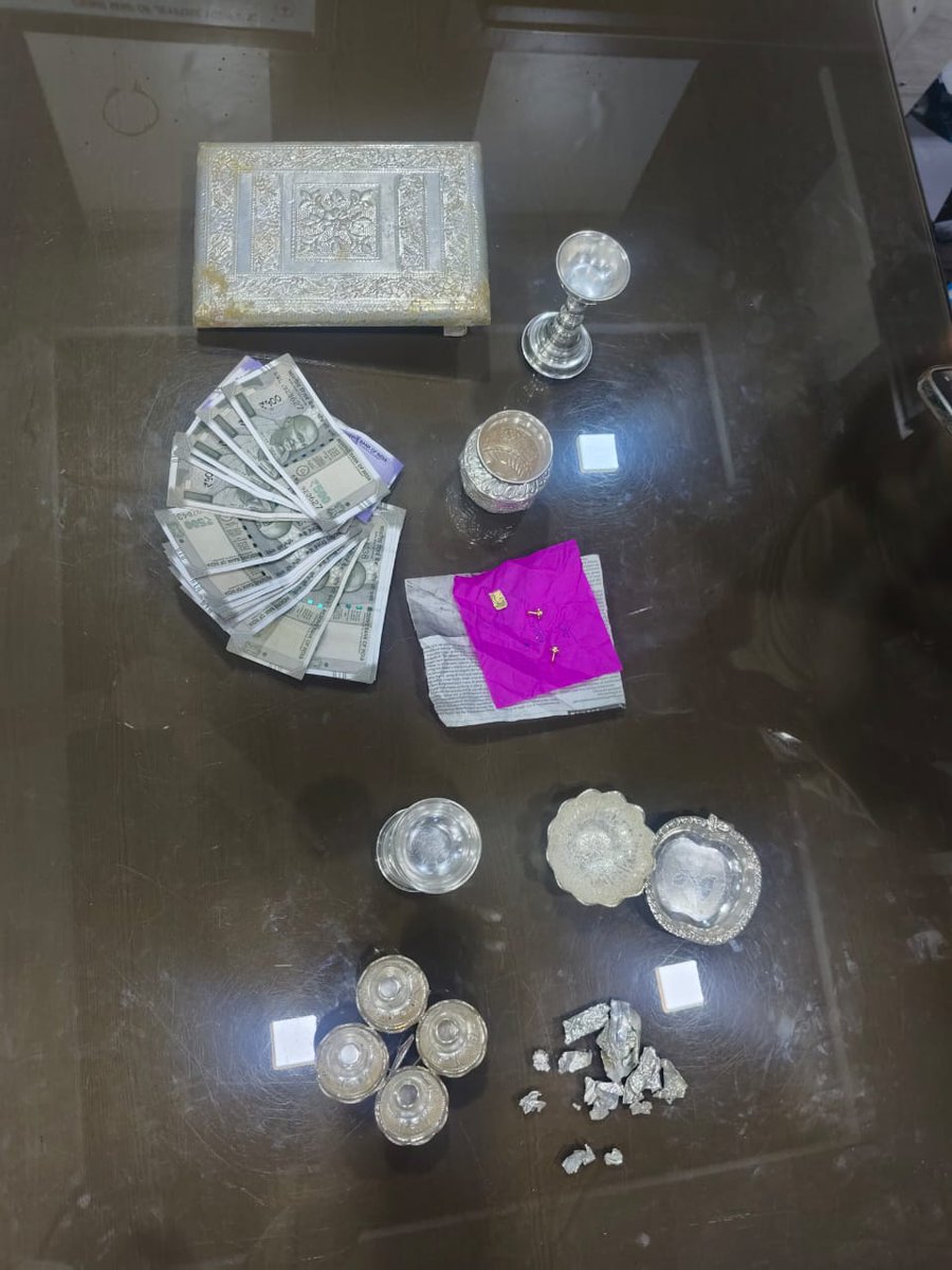 Jeypore Town PS detected a burglary case No. 285/25 &amp; arrested R.Beniya (23), S.Kandhapan (28) &amp; recovered 1 Gold Biscuit about 08 gm, 1 Pair Gold Ear Ring, 2 Nos of silver Dip Stand, 2 Nos of silver Plate, 1 Silver Dhala, Rs.20,000 &amp; 1 M/C Rgd No-OD-10-434 from their possession.