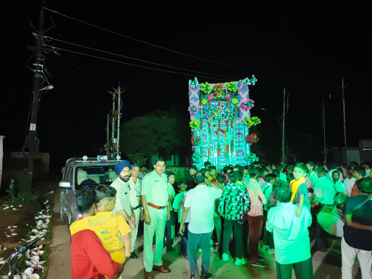 शिवपुरी जिले में चेहल्लुम के ताजिए पुलिस की सुरक्षा के बीच शांतिपूर्ण माहौल के साथ निकले एवं पुलिस व प्रशासन की मुस्तैदी से जिले में सौहार्दपूर्ण वातावरण बना रहा।
<a href="/DGP_MP/">DGP MP</a> 
<a href="/mohdept/">Home Department, MP</a> 
<a href="/MPPoliceDeptt/">Madhya Pradesh Police</a> 
<a href="/JansamparkMP/">Jansampark MP</a> 
<a href="/IgpGwalior/">IGP GWALIOR</a> 
<a href="/DigGwalior/">DIG Gwalior</a>