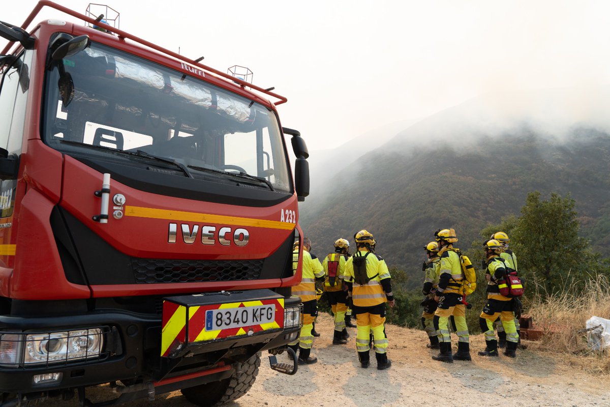 GVAbforestals's tweet photo. 👨‍🚒Algunos de nuestros compañeros del servicio de #BomberosForestales de la @generalitat se han movilizado en el dispositivo para la lucha contra el fuego en Castilla y León 

🔥También participan  @BombersValencia, @bombersvlc, @BombersDipcas, @AreaSeguridadCS, @BomberosDipuALC y @BomberosAytoALC