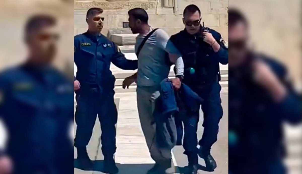 manosmeimarakis's tweet photo. FakeNews το περιστατικό με τον αλλοδαπό που επιτέθηκε στους Εύζωνες – Ελεύθερος ο 23χρονος Αφγανός - Δεν υπάρχει καμία τέτοια καταγραφή ούτε σε βίντεο, ούτε με άλλο τρόπο  #Μνημειο_Αγνωστου_Στρατιωτη 

https://t.co/YK3isleu89 https://t.co/fGYPCEXfe0