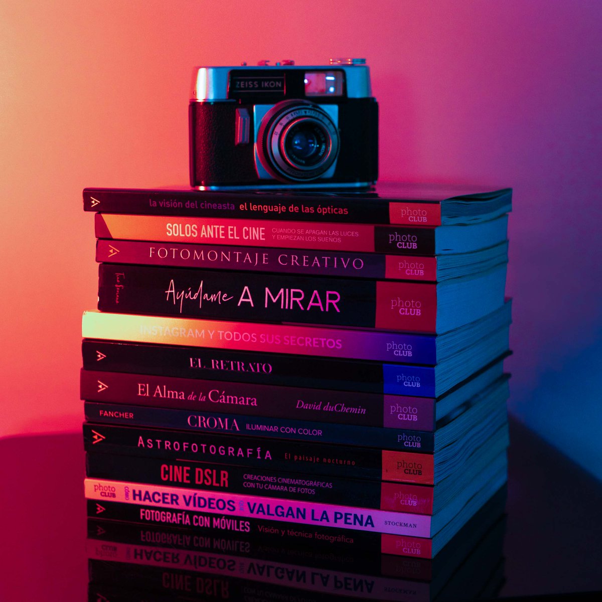 📸 Un clic
🖼️ Un instante
🥰 Un recuerdo eterno

🗓️ Hoy celebramos el poder de la imagen.
¡Feliz #DíaMundialDeLaFotografía! 🌍✨

Descubre nuestra colección de libros de <a href="/PhotoClub_es/">PhotoClub</a> 
👉 tinyurl.com/d78mx49d