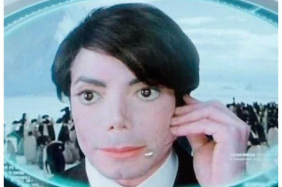 Adijazzy08's tweet photo. Me double tapping my airpodds to skip a song but that song gets paused https://t.co/ZWvfbCt5Hs