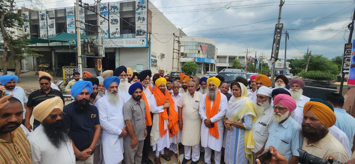 Singh Sahib Giani Harpreet Singh ji (@j_harpreetsingh) on Twitter photo ਸਮਾਣਾ ਪਹੁੰਚਣ ’ਤੇ ਸੰਗਤ ਵੱਲੋਂ ਮਿਲੇ ਪਿਆਰ ਅਤੇ ਸਤਿਕਾਰ ਲਈ ਮੈਂ ਦਿਲੋਂ ਤੋਂ ਧੰਨਵਾਦ ਕਰਦਾ ਹਾਂ। 🙏 
ਇਹ ਪਿਆਰ ਹੀ ਮੇਰੀ ਸਭ ਤੋਂ ਵੱਡੀ ਤਾਕਤ ਹੈ, ਜੋ ਮੈਨੂੰ ਪੰਥ ਦੀ ਸੇਵਾ ਲਈ ਹੋਰ ਮਜ਼ਬੂਤ ਕਰਦਾ ਹੈ। ✊
ਵਾਹਿਗੁਰੂ ਜੀ ਕਾ ਖਾਲਸਾ, ਵਾਹਿਗੁਰੂ ਜੀ ਕਿ ਫਤਿਹ! 🙏 
#Samana #SinghSahibGianiHarpreetSingh #GianiHarpreetSingh ਸਮਾਣਾ ਪਹੁੰਚਣ ’ਤੇ ਸੰਗਤ ਵੱਲੋਂ ਮਿਲੇ ਪਿਆਰ ਅਤੇ ਸਤਿਕਾਰ ਲਈ ਮੈਂ ਦਿਲੋਂ ਤੋਂ ਧੰਨਵਾਦ ਕਰਦਾ ਹਾਂ। 🙏 
ਇਹ ਪਿਆਰ ਹੀ ਮੇਰੀ ਸਭ ਤੋਂ ਵੱਡੀ ਤਾਕਤ ਹੈ, ਜੋ ਮੈਨੂੰ ਪੰਥ ਦੀ ਸੇਵਾ ਲਈ ਹੋਰ ਮਜ਼ਬੂਤ ਕਰਦਾ ਹੈ। ✊
ਵਾਹਿਗੁਰੂ ਜੀ ਕਾ ਖਾਲਸਾ, ਵਾਹਿਗੁਰੂ ਜੀ ਕਿ ਫਤਿਹ! 🙏 
#Samana #SinghSahibGianiHarpreetSingh #GianiHarpreetSingh