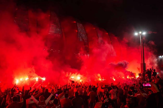 Sobre as ruas de fogo: Será organizada na Padre Cacique. Sempre ressaltando que é um evento da TORCIDA e não do clube. Outra orientação: Não se deve levar sinalizadores para o pátio do Beira-Rio, tampouco para dentro do estádio. A festa será na avenida. Todos se ajudam.
