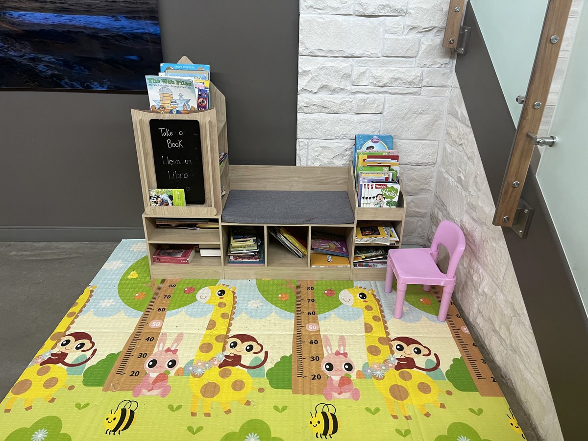 Our Book Nook in Conroe is filing up with amazing stories thanks to the generous donation from Better World Books! 📚 Now every kid can grab a book and dive into adventure while they wait for their visit. 

Reading makes the wait fly by and keeps imaginations soaring! 🧜‍♀️💭🐻
