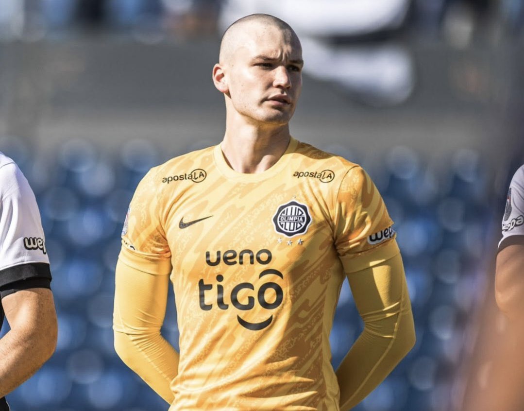 El 10 Franjeado (@el10franjeado_) on Twitter photo Facundo Insfran, arquero de #Olimpia:
"Me quedé calvo por el cáncer que me genera jugar al lado de tantos muertos".
95.5 FM <a href="/rockandpop955/">Rock&Pop Paraguay</a>
1020 AM <a href="/nanduti/">Radio Ñandutí</a>
96.1 FM CDE 660 AM CDE Itapirú.
#LaGranJugada Facundo Insfran, arquero de #Olimpia:
"Me quedé calvo por el cáncer que me genera jugar al lado de tantos muertos".
95.5 FM <a href="/rockandpop955/">Rock&Pop Paraguay</a>
1020 AM <a href="/nanduti/">Radio Ñandutí</a>
96.1 FM CDE 660 AM CDE Itapirú.
#LaGranJugada