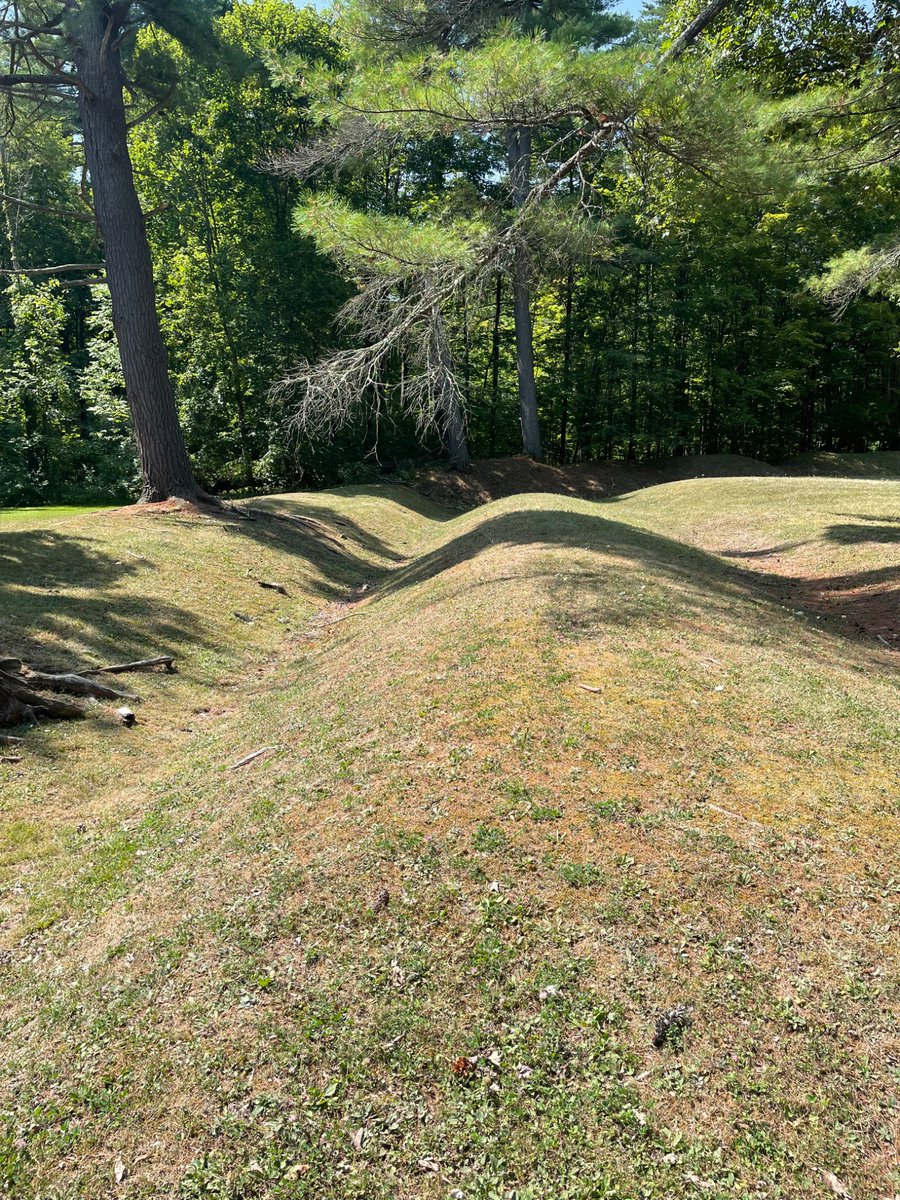 TammiMinoski's tweet image. The French built Fort Carillon in 1755 to defend against British advances. The French, under General Montcalm, defeated the British, repelling multiple frontal assaults. The British recaptured the fort in 1759, renaming it Fort Ticonderoga. #FrenchAndIndianWar