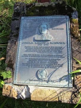 TammiMinoski's tweet image. The French built Fort Carillon in 1755 to defend against British advances. The French, under General Montcalm, defeated the British, repelling multiple frontal assaults. The British recaptured the fort in 1759, renaming it Fort Ticonderoga. #FrenchAndIndianWar