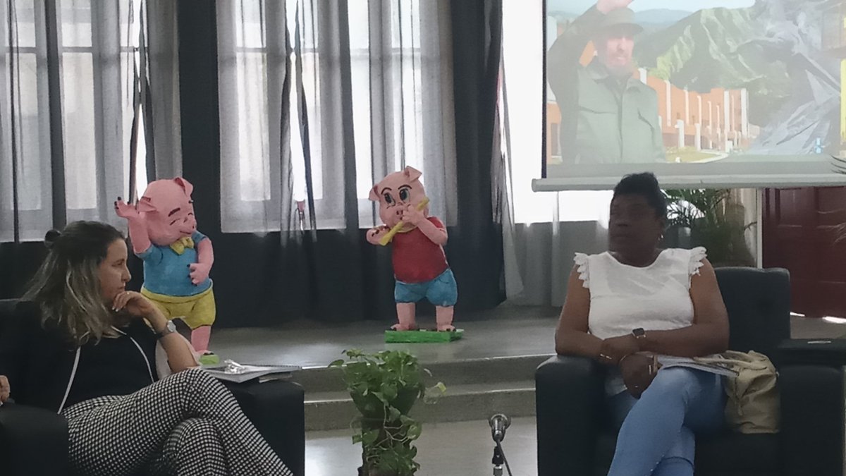 hechavarr4's tweet photo. Se desarrolla intercambio con la Ministra de Educación sobre aseguramientos del curso 2025-2026 con la presencia de la Primera Secretaria en #SantiagoDeCuba 
@FrenteDme 
@dpestgo 
@CubaMined 
#Tercerfrente https://t.co/l8ndPs7gbz