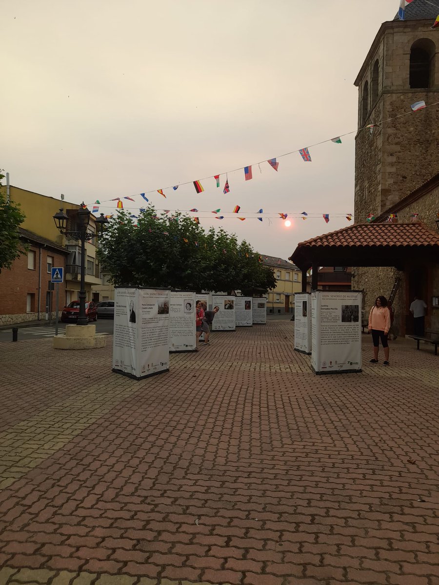 leonpropone's tweet photo. Nuestra exposición: "León, señorío de mujeres" en #LlamasdelaRibera. El papel de la mujer en la historia del #ReinodeLeon, organizada por 
@leonpropone
Hasta el 24 de agosto. 
Colaboran: @LeonAyto @unileon
 #FundacionCajaRural #AyuntamientodeLlamasdelaRibera https://t.co/9VbQnF0e3P