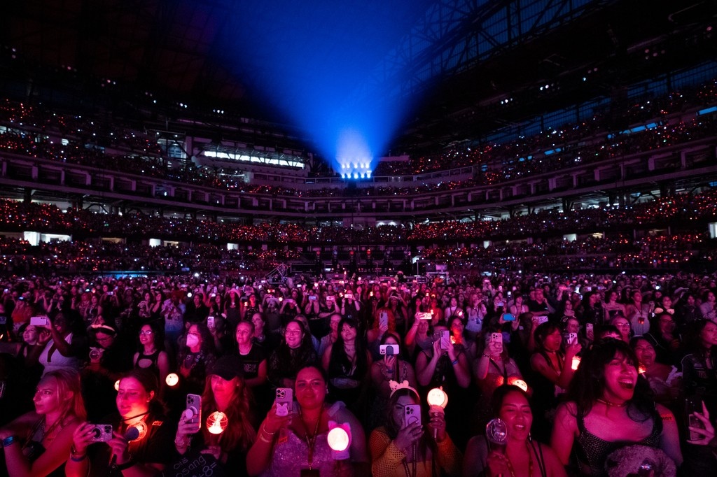 LEAVING A LEGACY 💡

Globe Life Field ROARed on Saturday with the highest-attended show on ATEEZ's [In Your Fantasy] World Tour!

What was your favorite song they performed?⬇️